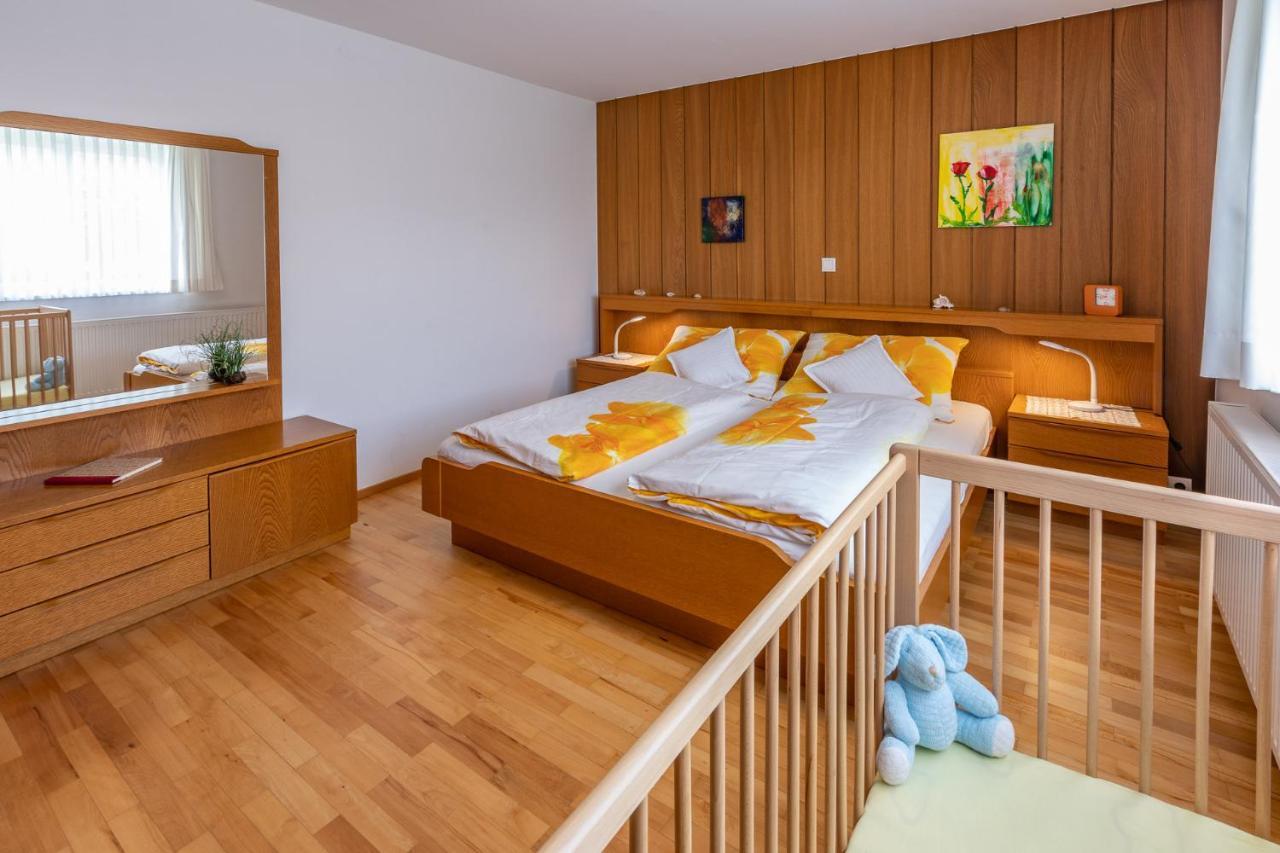 Ferienwohnung Metzler - Blick auf die Berge Göfis Exterior foto