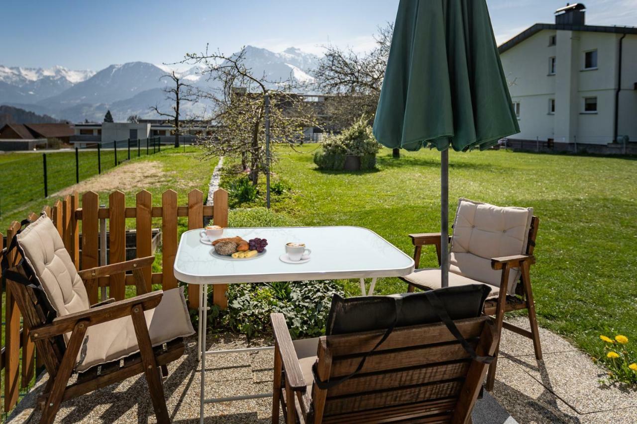 Ferienwohnung Metzler - Blick auf die Berge Göfis Exterior foto